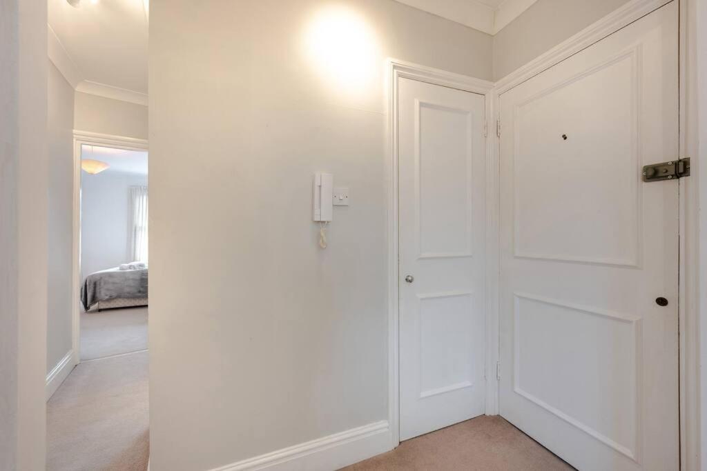 Апартаменты Cosy 2 Bed In Kensington Olympia Лондон Экстерьер фото
