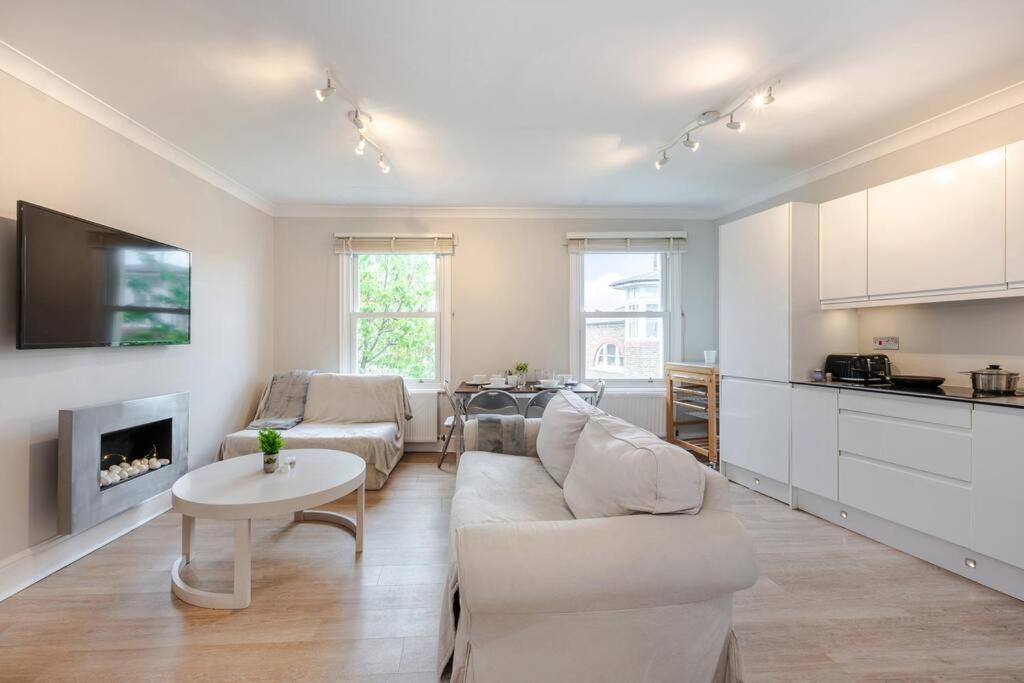 Апартаменты Cosy 2 Bed In Kensington Olympia Лондон Экстерьер фото